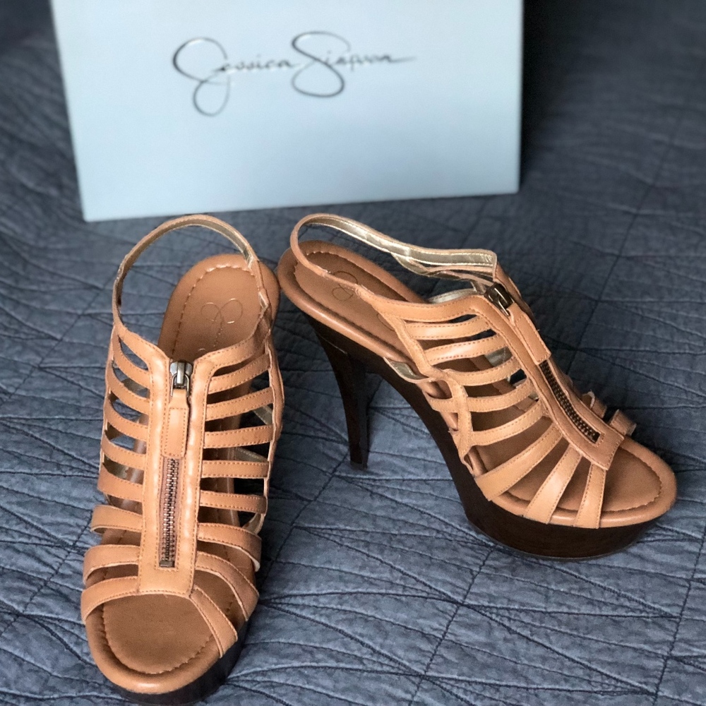 Jessica Simpson Gobow Platform